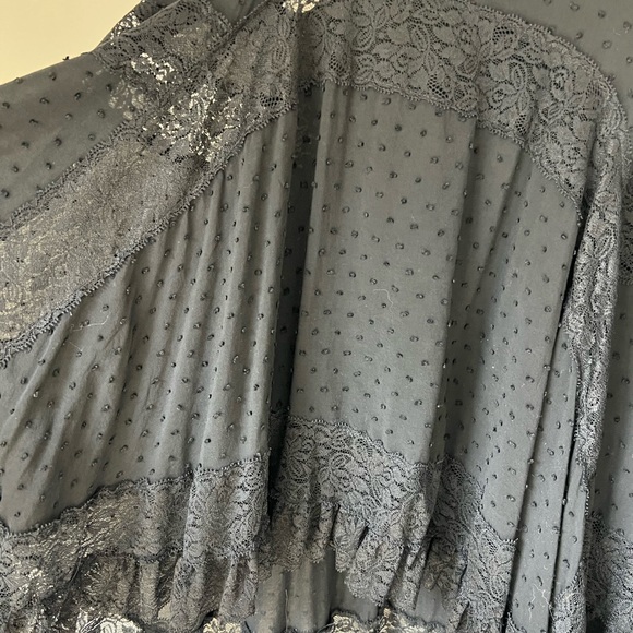 Medium Black Lace Top - Picture 2 of 3